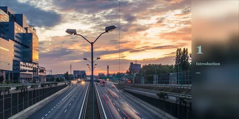 Apertura del capítulo 1, con una autopista al atardecer