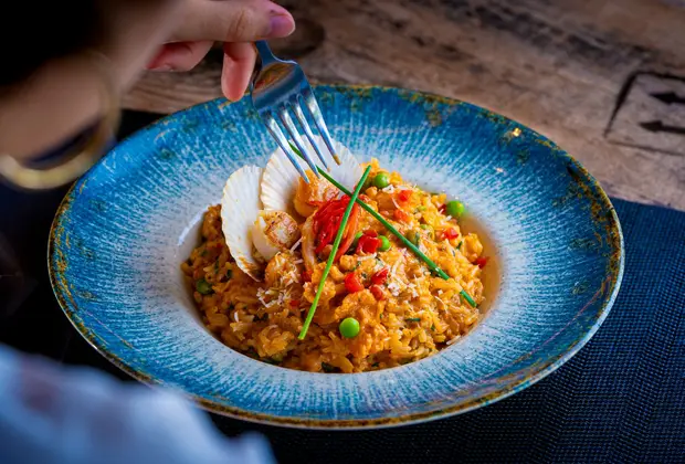 Arroz de senyoret servido en la mesa