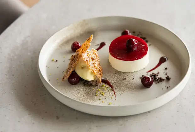 Postre de la casa emplatado