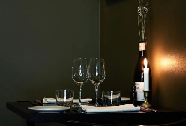 Servicio de vino en la sala